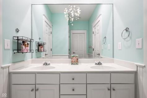 25 Monahan Road Zionsville IN 46077
