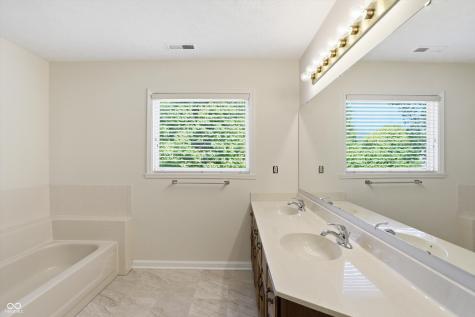 8942 Pine Tree Boulevard Indianapolis IN 46256