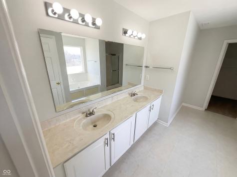 6767 Woodcliff Circle Zionsville IN 46077