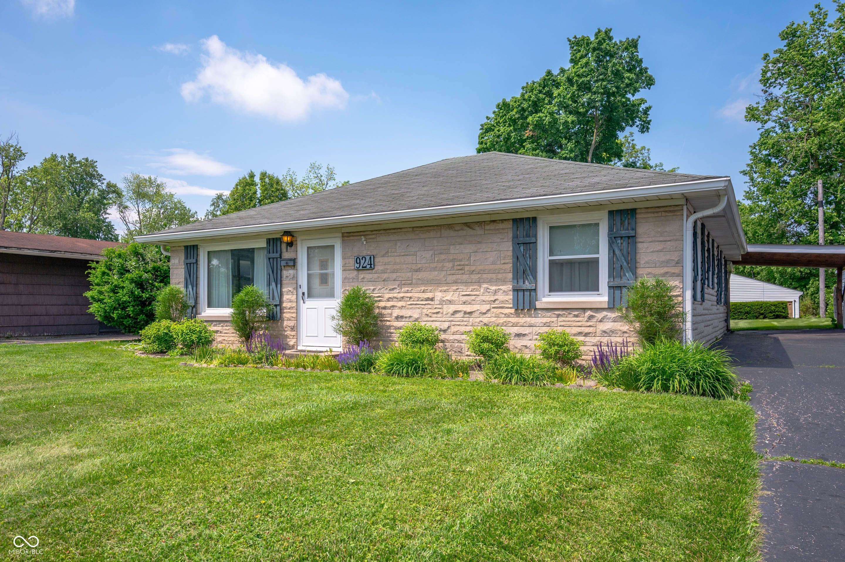924 N Devon Avenue Indianapolis IN 46219
