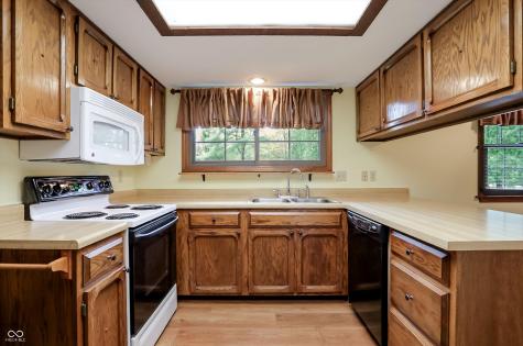 35 Village Court Zionsville IN 46077