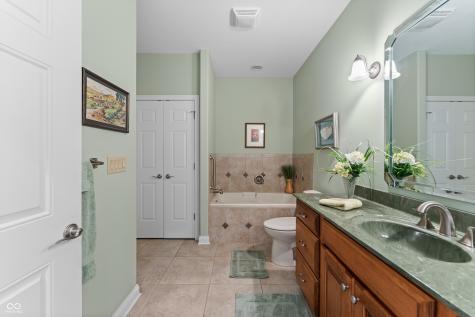 5125 Sanibel Drive Columbus IN 47203