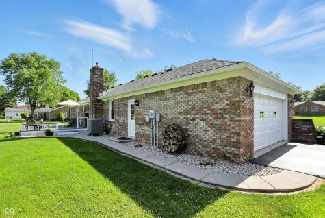 1981 N Valley Lane Greenfield IN 46140