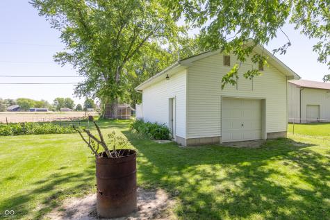 4946 Barnett Avenue Sharpsville IN 46068