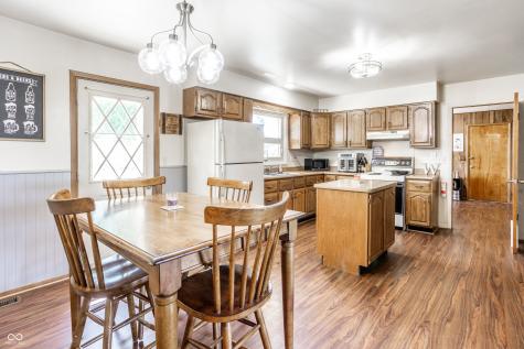 4946 Barnett Avenue Sharpsville IN 46068