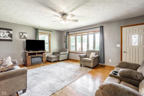 4946 Barnett Avenue Sharpsville IN 46068