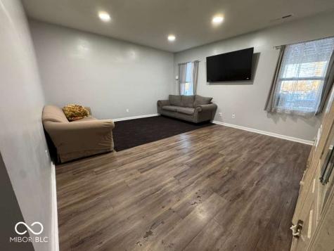 5833 High Grass Lane Indianapolis IN 46235
