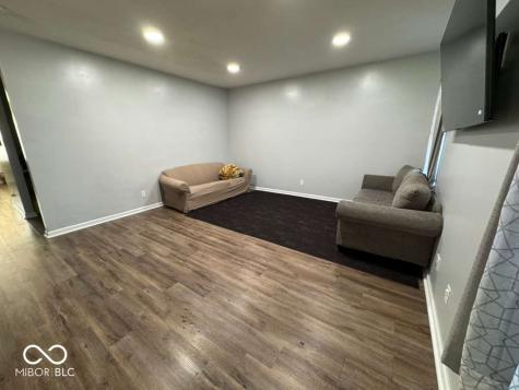 5833 High Grass Lane Indianapolis IN 46235