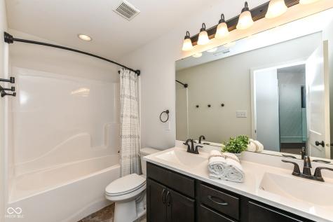 18372 Clayborne Drive Westfield IN 46074