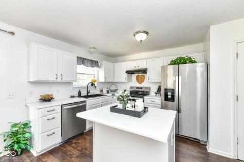 10708 Young Lake Drive Indianapolis IN 46239
