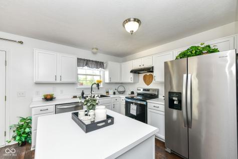 10708 Young Lake Drive Indianapolis IN 46239