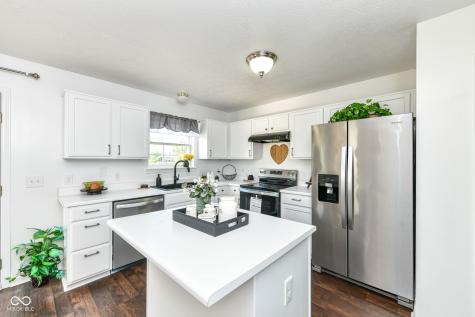 10708 Young Lake Drive Indianapolis IN 46239