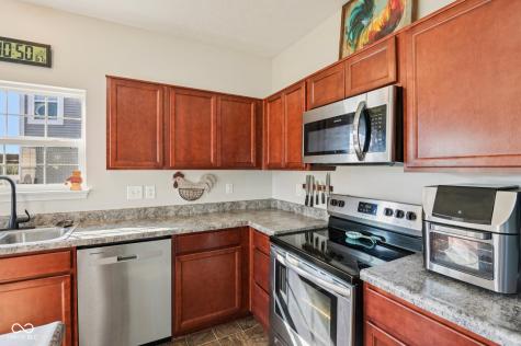 1749 N Creekwater Pass Greenfield IN 46140