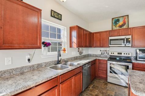 1749 N Creekwater Pass Greenfield IN 46140