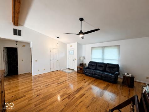 152 E 300 S Crawfordsville IN 47933