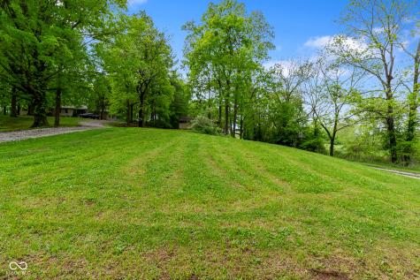 221 W Chester Drive Ellettsville IN 47429