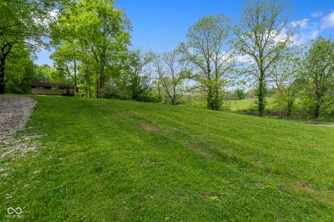 221 W Chester Drive Ellettsville IN 47429