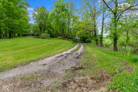 221 W Chester Drive Ellettsville IN 47429