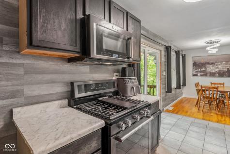 221 W Chester Drive Ellettsville IN 47429
