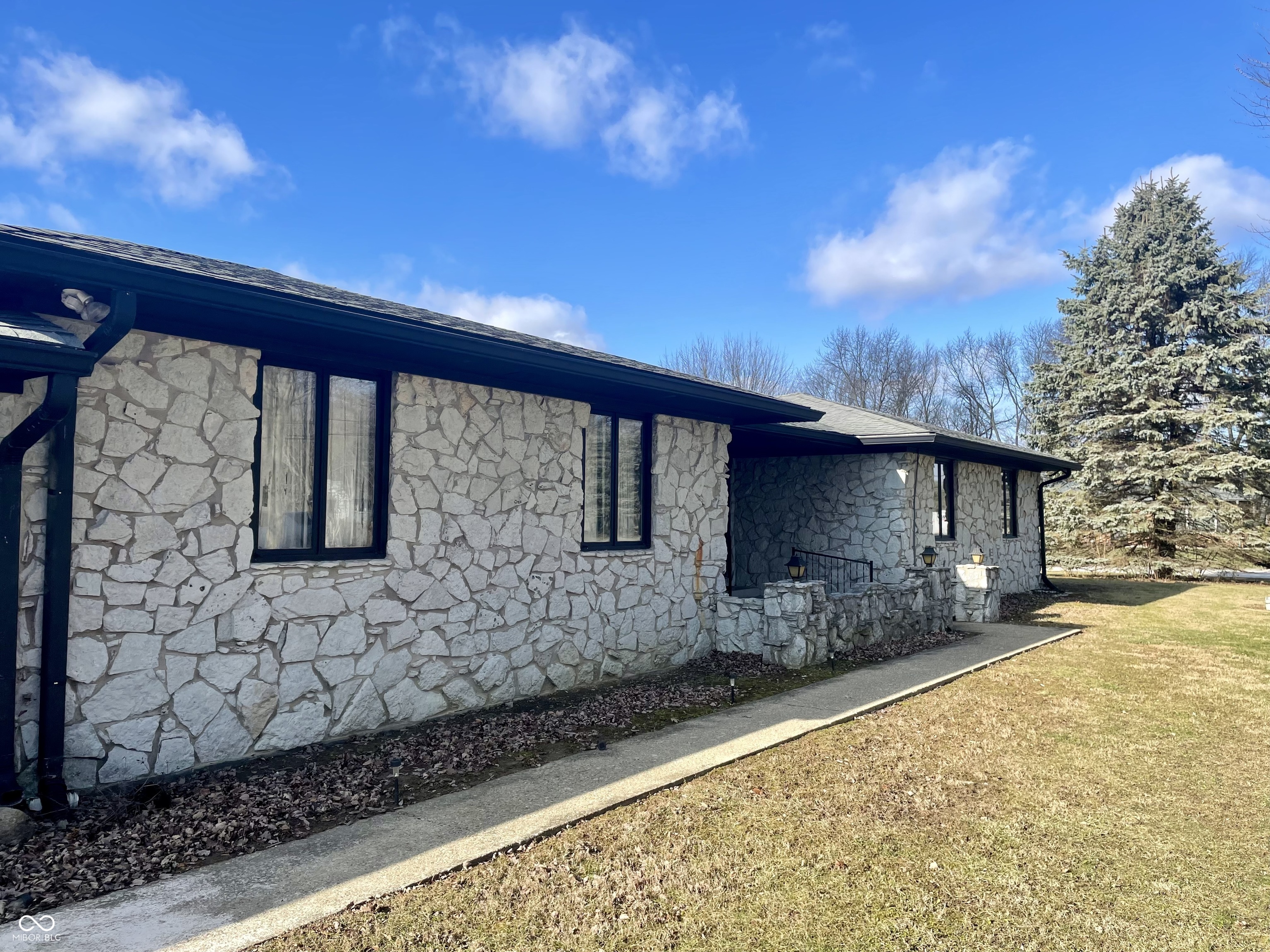 816 N County Road 900 E Avon IN 46123