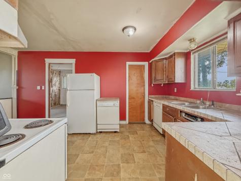1208 S State Road 213 Tipton IN 46072