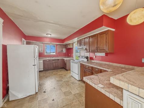 1208 S State Road 213 Tipton IN 46072