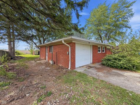 1208 S State Road 213 Tipton IN 46072
