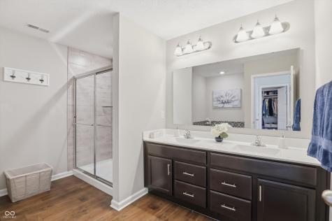 2023 Glenmoor Drive Columbus IN 47201