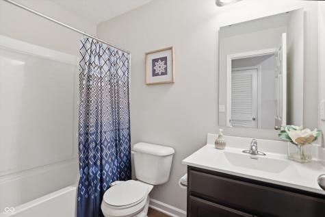 2023 Glenmoor Drive Columbus IN 47201