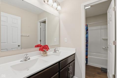 2023 Glenmoor Drive Columbus IN 47201