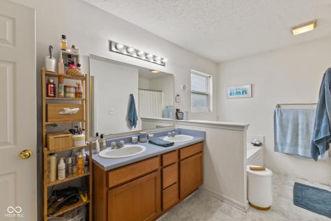 2845 Sleeping Ridge Way Indianapolis IN 46217