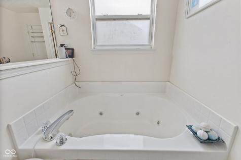 2845 Sleeping Ridge Way Indianapolis IN 46217