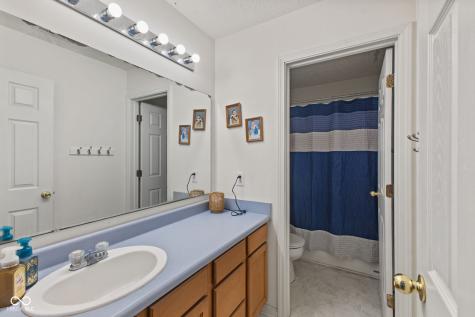 2845 Sleeping Ridge Way Indianapolis IN 46217