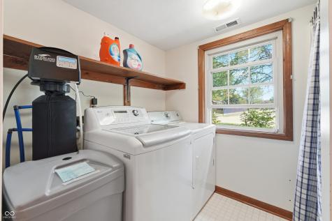 8768 Meadowridge Lane Indianapolis IN 46217