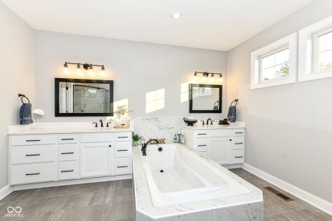 11991 Shady Knoll Drive Fishers IN 46037
