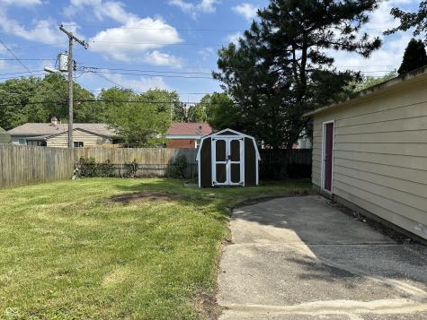 8212 Laughlin Drive Indianapolis IN 46219