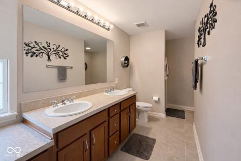 10811 Meadow Wing Court Noblesville IN 46060