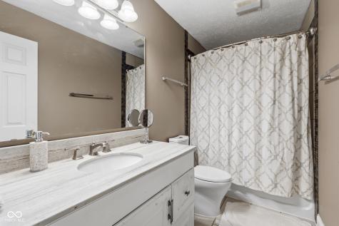 6400 Avalon Boulevard Avon IN 46123