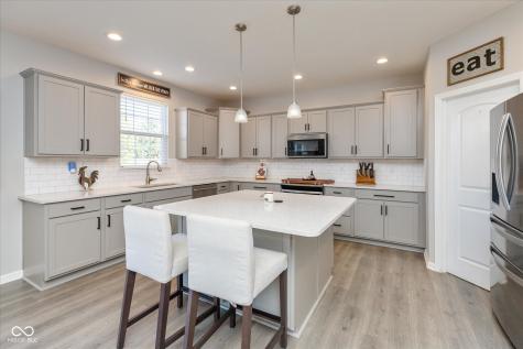 1906 Doncaster Drive Avon IN 46123