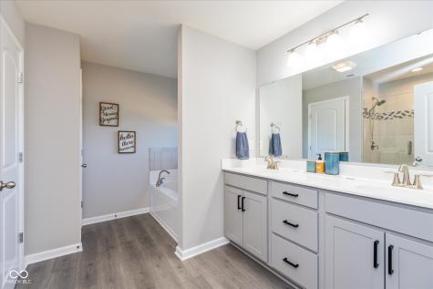 1906 Doncaster Drive Avon IN 46123