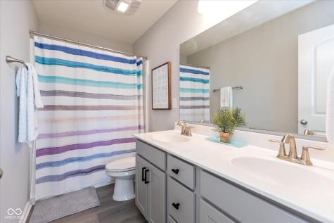 1906 Doncaster Drive Avon IN 46123