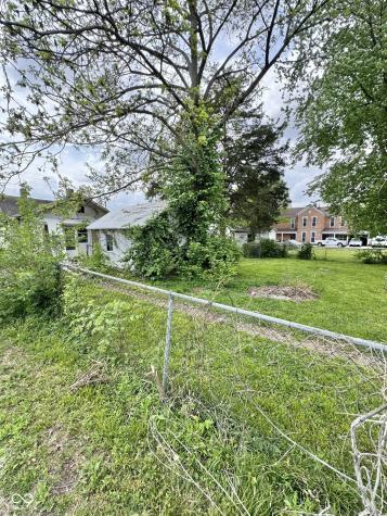 304 E Franklin Street IN 47272