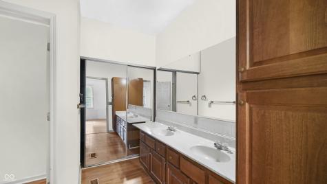 8704 Quarterhorse Drive Indianapolis IN 46256