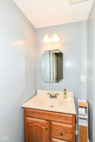 9402 Thornwood Drive Indianapolis IN 46250