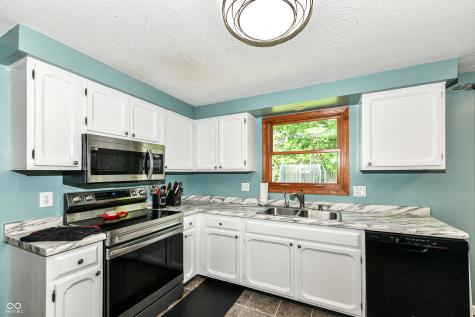 9402 Thornwood Drive Indianapolis IN 46250