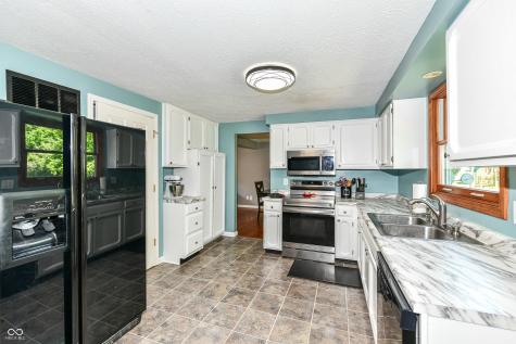 9402 Thornwood Drive Indianapolis IN 46250