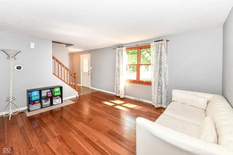 9402 Thornwood Drive Indianapolis IN 46250