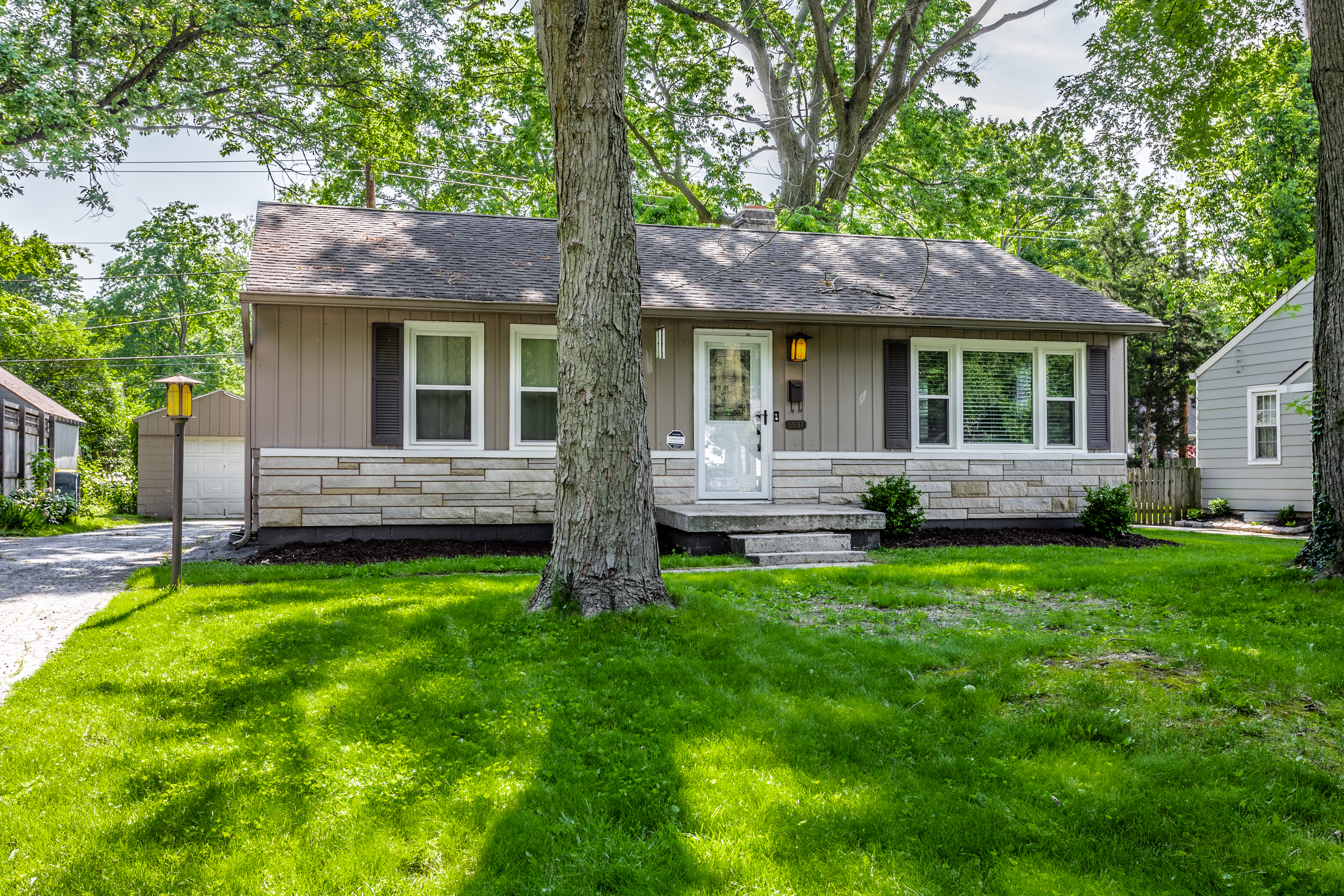 5537 Rosslyn Avenue Indianapolis IN 46220