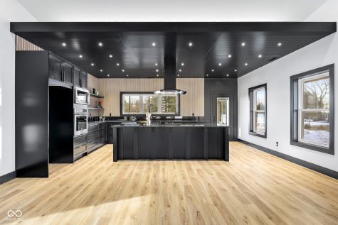 8615 S 150 W Columbus IN 47201