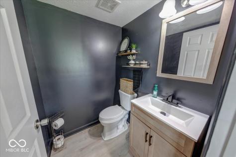 2705 Camelot Way Greenwood IN 46143